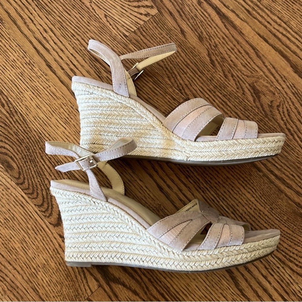 Liz Claiborne Women's 9 Tan Faux Suede and Snake Espadrille Sandals Heels VGUC
